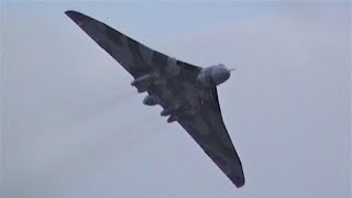 AVRO VULCAN BOMBER  Loud Engine Howl  Last public Displays [upl. by Adaner]