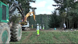 03092015 Interessanter Transport von einem Tragseil von der Rolle zum Widerlager [upl. by Aitsirt]