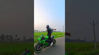 ⚡LE MAMA DE 😍🔥r15v3 💚ninja 🥵viralshort viralvideo youtubeshorts shorts edit biker bikeride [upl. by Ardnassac675]