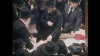 RARE Footage  The Rebbe Performing Havdala [upl. by Crocker]