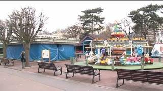 Une fillette étranglée par son écharpe au jardin dacclimatation à Paris [upl. by Janine489]