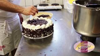 So geht´s  Schwarzwälder Kirschtorte  Bäckerei Besenfelder in Schömberg [upl. by Brothers306]