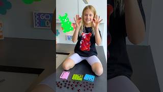 Lia macht Gummibärchen selber 😍 diy selbstgemacht kinder lernen kindervideo gummibär shorts [upl. by Anoit]