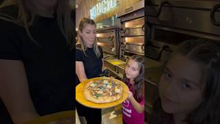 Η ΑΝΔΡΙΑΝΑ ΦΤΙΑΧΝΕΙ ΠΙΤΣΑ ΣΤΗ FunghiPizzaAndPasta ΜΑΖΙ ΜΕ ΤΗΝ ΚΥΡΙΑ ΖΑΝΑ andriana pizza shorts [upl. by Lutero]